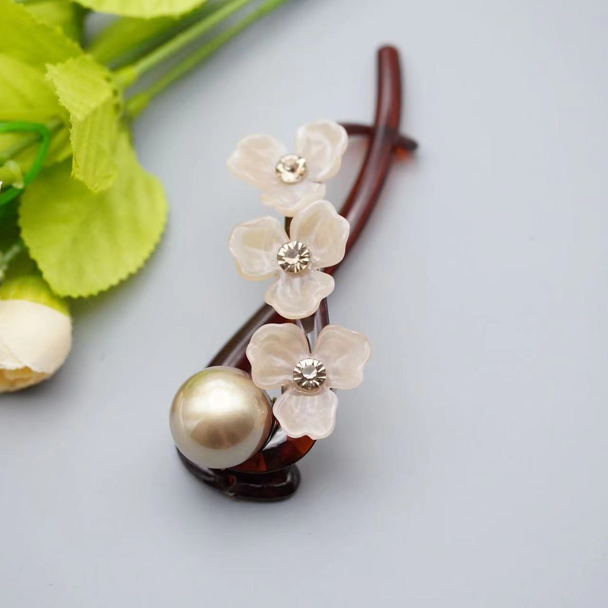 French Flower Hair Clip – Elegant Floral Acrylic Barrette