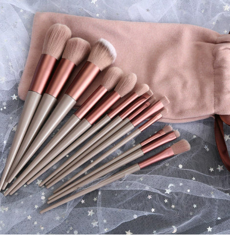 13-Piece Makeup Brush Set – Soft Fiber Brushes with Cloth Bag