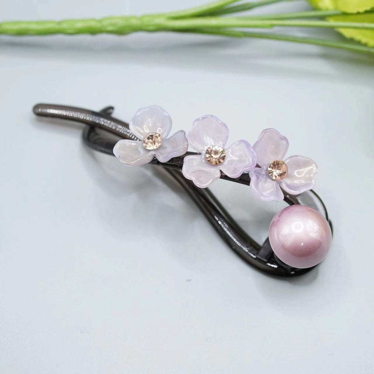 French Flower Hair Clip – Elegant Floral Acrylic Barrette