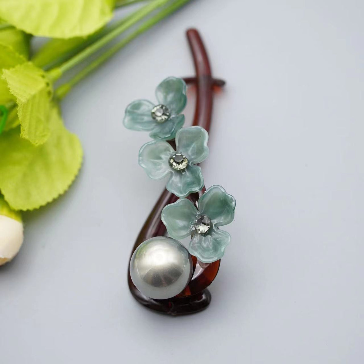 French Flower Hair Clip – Elegant Floral Acrylic Barrette